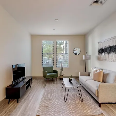 Modern Cozysuites On The Town Lake Waterfront 16